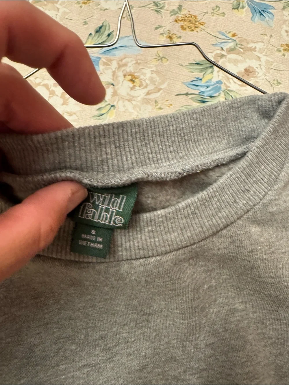 wild fable Gray Cropped Crewneck Sweatshirt - Picture 3 of 4